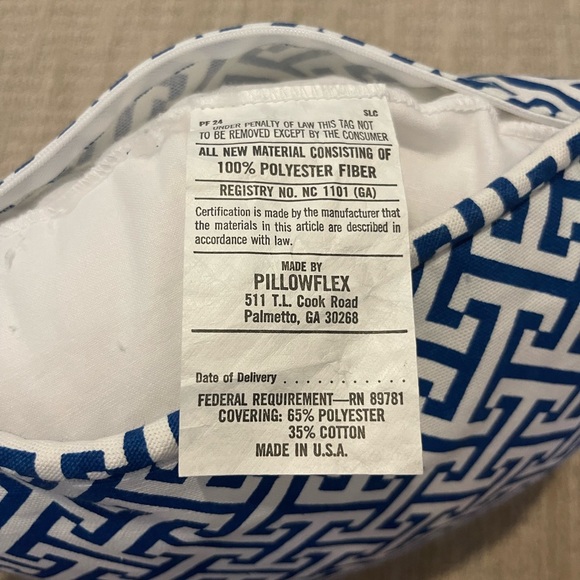 16x16 set of 2 new Quadrille Blue Throw Pillows with Inserts - Picture 3 of 3